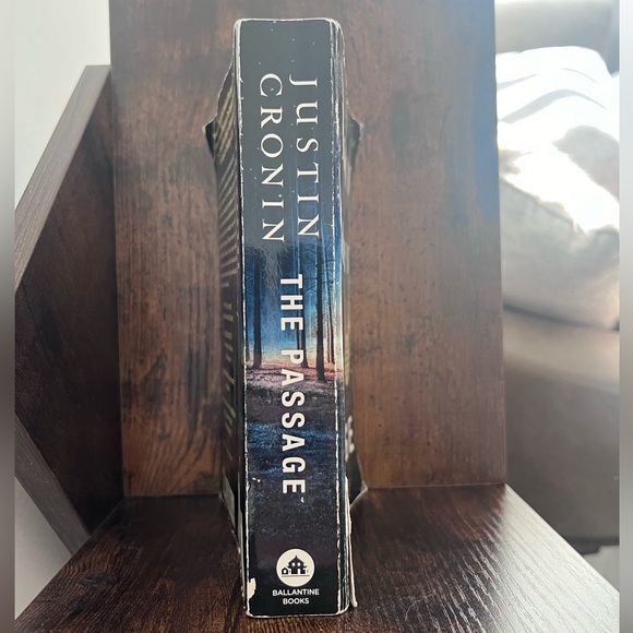 The Passage by Justin Cronin - Picture 3 of 4